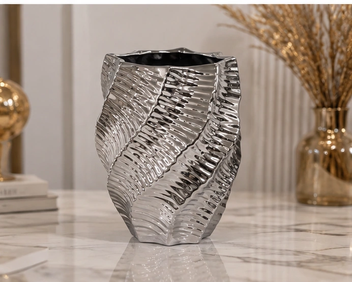 Vase Décoratif Sculptural en Céramique Argentée – Design Organique à Relief Texturé pour un Intérieur Moderne et Luxueux