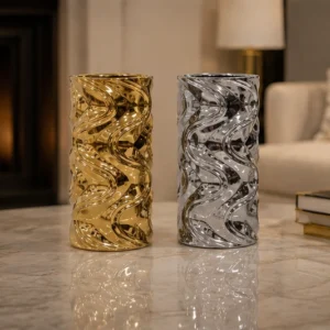 Ensemble de Deux Vases Décoratifs Doré et Argenté – Design Sculptural Ondulé, Finition Brillante et Élégance Luxueuse