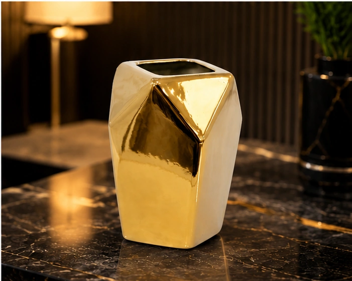 Vase Décoratif Géométrique Doré – Design Sculptural Facetté et Finition Métallisée Brillante pour un Intérieur Moderne, Chic et Luxueux – Image 5