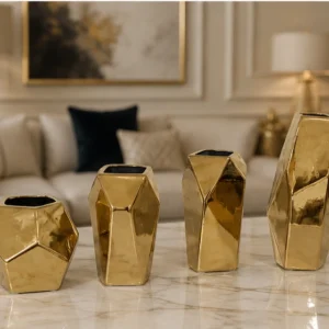 Ensemble de 4 Vases Décoratifs Géométriques Dorés – Design Sculptural Facetté et Finition Métallisée pour un Intérieur Moderne, Chic et Luxueux