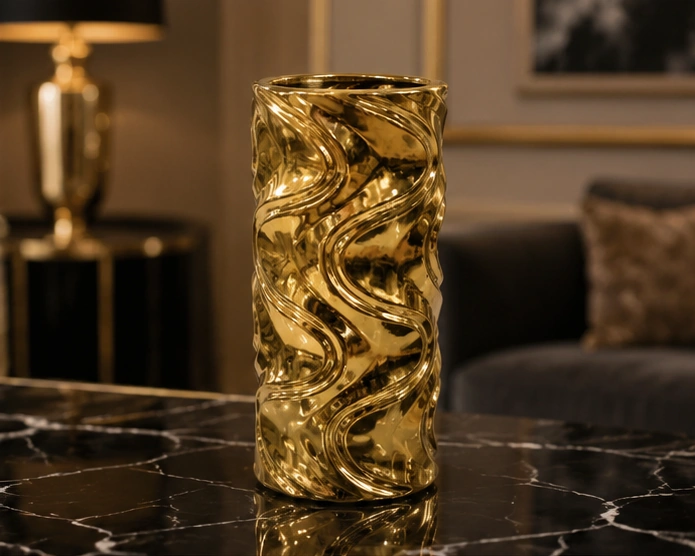 Vase Décoratif Doré Sculptural – Pièce Élégante au Design Moderne – Image 3