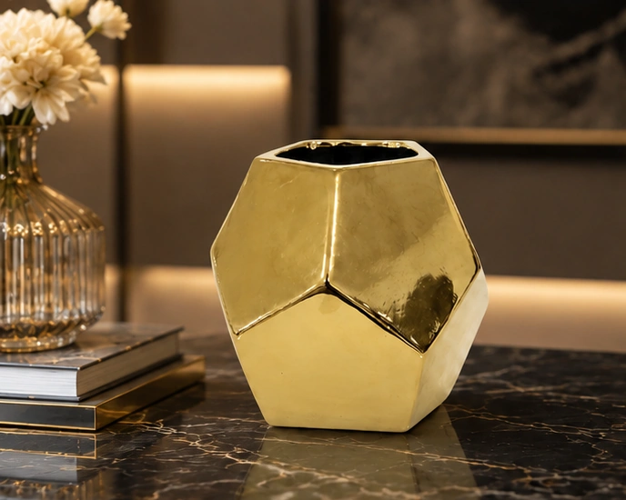 Vase Décoratif Géométrique en Finition Dorée – Design Sculptural Contemporain pour un Intérieur Moderne, Élégant et Luxueux – Image 2