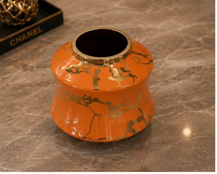 Vase Décoratif Orange et Doré au Design Sculptural – Effet Marbré et Finition Luxueuse – Image 5