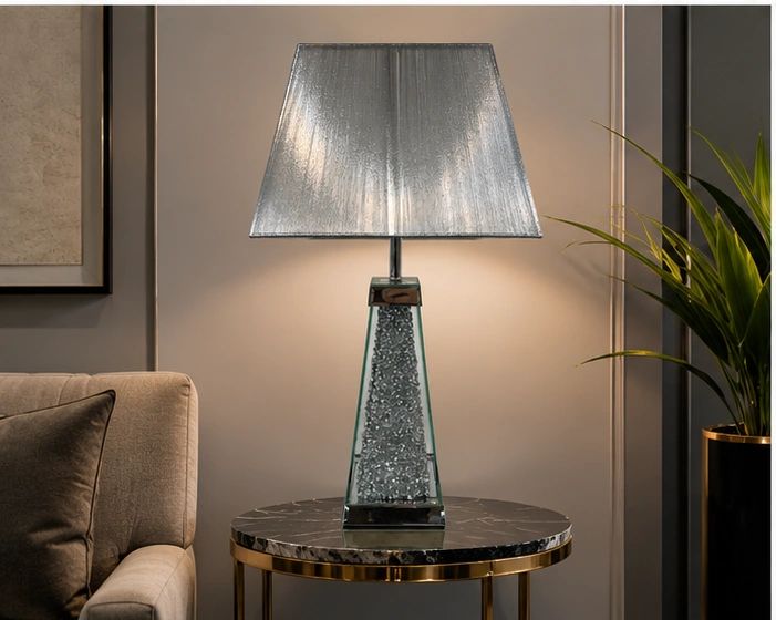 Lampe de Table Décorative Moderne en Cristal et Métal – Base Élégante et Abat-Jour Texturé pour un Intérieur Chic et Luxueux