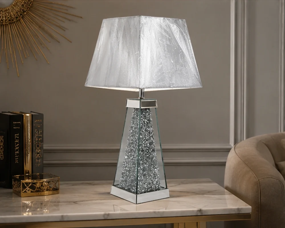 Lampe de Table Décorative en Cristal et Métal – Base Effet Cristal Texturée et Abat-Jour Élégant pour un Intérieur Moderne, Chic et Luxueux