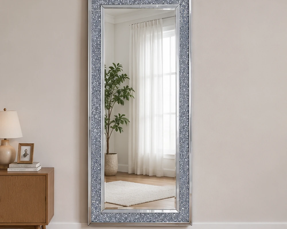 Miroir Pleine Hauteur Rectangulaire avec Cadre Décoratif Argenté – Design Élégant
