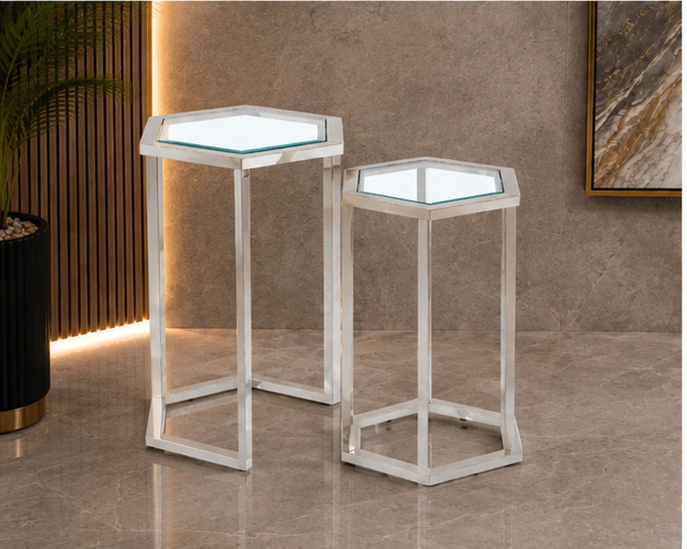 Chariot d’Appoint Contemporain avec Plateaux en Verre et Structure Sophistiquée