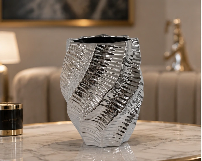 Vase Décoratif Sculptural en Céramique Argentée – Design Organique à Relief Texturé pour un Intérieur Moderne et Luxueux – Image 2