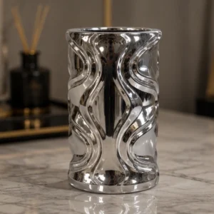 Vase Décoratif Argenté au Design Sculptural Ondulé – Finition Métallique Brillante et Élégance Contemporaine