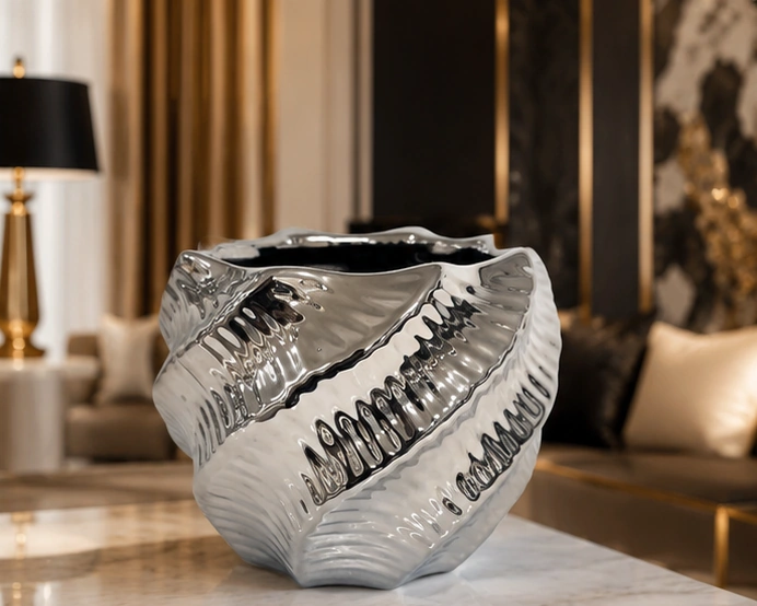 Vase Décoratif Design en Céramique Argentée – Finition Métallisée et Forme Sculpturale pour un Intérieur Moderne et Raffiné – Image 3