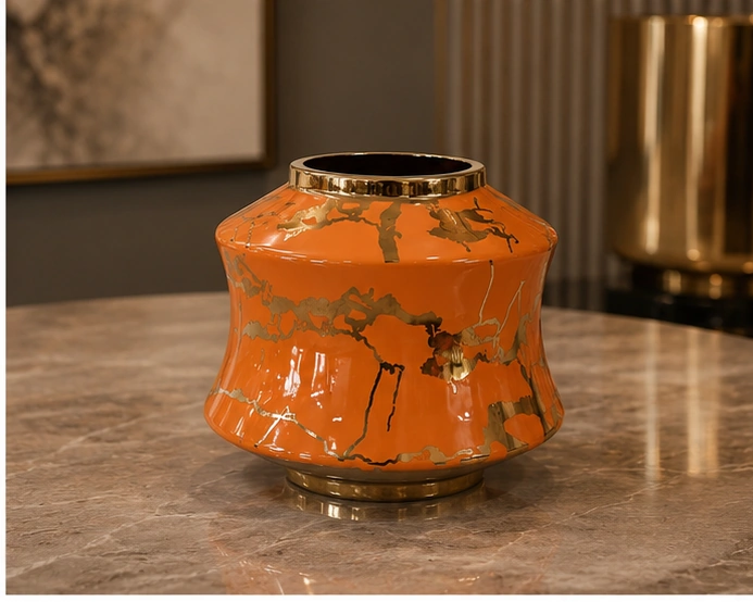 Vase Décoratif Orange et Doré au Design Sculptural – Effet Marbré et Finition Luxueuse
