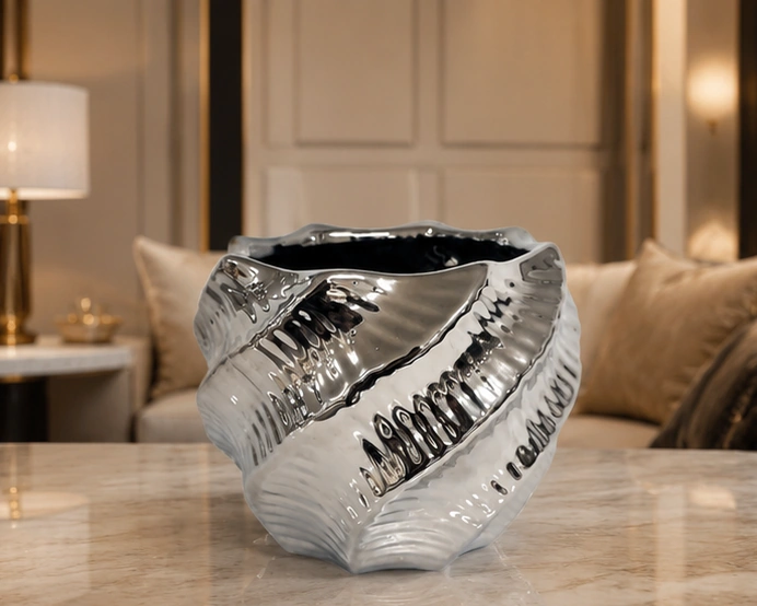 Vase Décoratif Design en Céramique Argentée – Finition Métallisée et Forme Sculpturale pour un Intérieur Moderne et Raffiné – Image 2