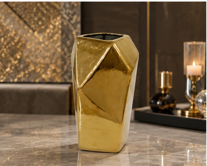 Vase Décoratif Géométrique Doré – Design Sculptural Facetté et Finition Métallisée Brillante pour un Intérieur Moderne, Chic et Luxueux – Image 4