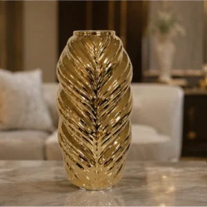 Vase Décoratif Sculptural en Céramique Dorée – Motif Feuillage en Relief et Finition Métallisée pour un Intérieur Moderne et Luxueux