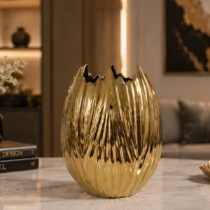 Vase Décoratif Doré au Design Sculptural – Finition Brillante et Élégance Luxueuse